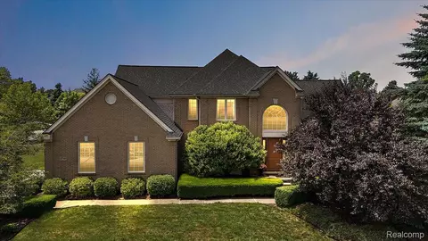 17395 Willow Ridge Dr, Northville, MI 48168