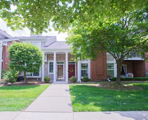 44938 Marigold Dr, Sterling Heights, MI 48314