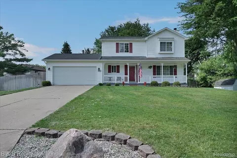 1430 Johns Ct, Oxford, MI 48371