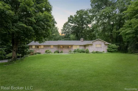 5492 N Sycamore Dr, Burton, MI 48509
