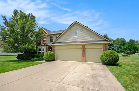 15740 Aspen Dr, Romulus, MI 48174