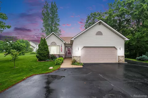 2667 Castle Rock Ct, Oceola, MI 48843