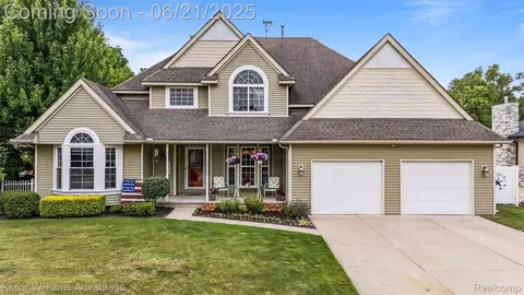20221 Oporto Ave, Livonia, MI 48152