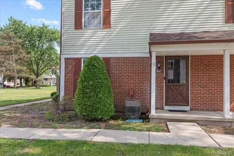 24672 N Meadow Dr, Harrison, MI 48045