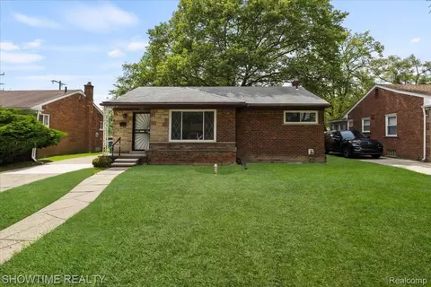 24611 Kenosha St, Oak Park, MI 48237