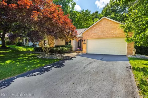 9611 Klais Rd, Independence, MI 48348