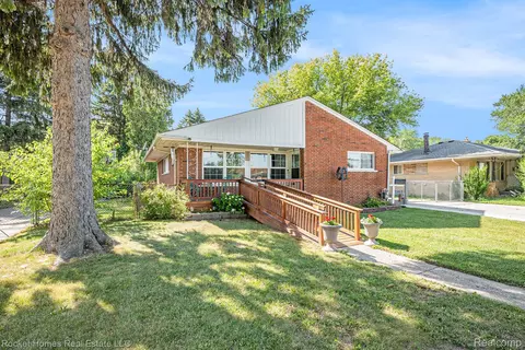 35221 Weideman St, Clinton Township, MI 48035