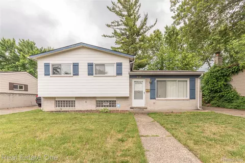 31121 Avondale St, Westland, MI 48186