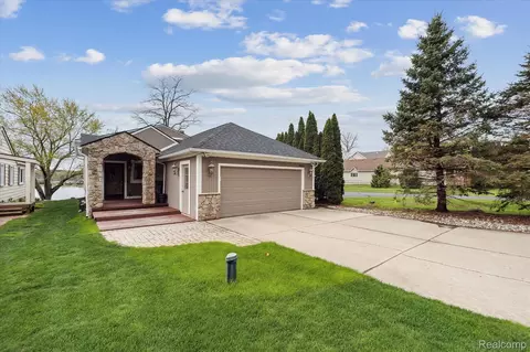 9669 Norman Rd, Springfield, MI 48348
