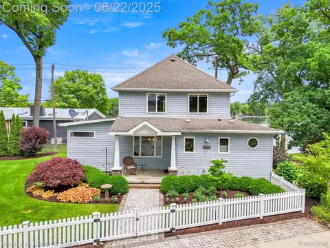 5443 Ridgemont St, Genoa, MI 48843