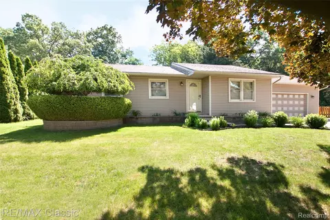 5280 Weston Ct, Commerce, MI 48382
