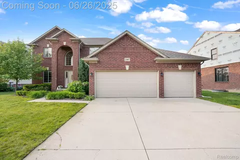 21847 Waycross Dr, Macomb, MI 48044