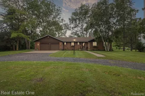 3920 Childs Lake Rd, Milford, MI 48381