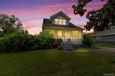 27371 Demrick St, Roseville, MI 48066