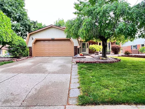 6746 Edgewood Rd, Canton, MI 48187