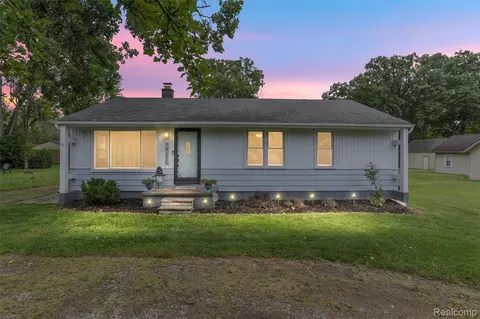 19250 Parkville St, Livonia, MI 48152