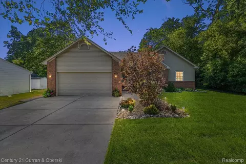 20929 Sunnydale St, Farmington Hills, MI 48336