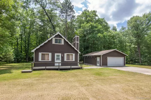202 Redwine Dr, Roscommon, MI 48629