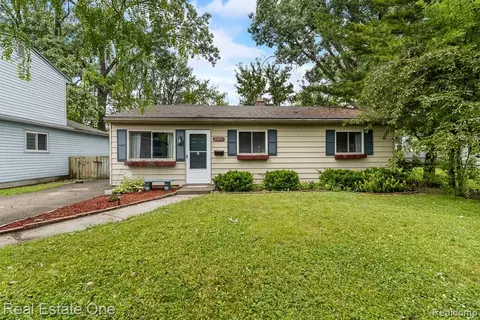 25893 Firwood Ave, Warren, MI 48089