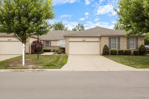 17703 Pleasant Valley Dr, Macomb, MI 48044
