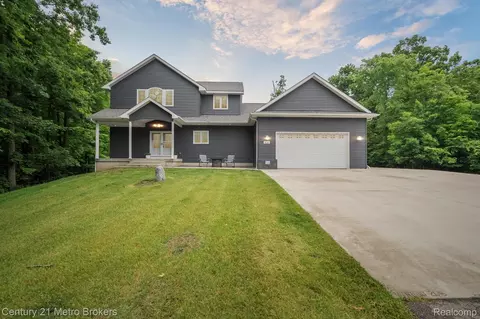 9119 Hegel Rd, Grand Blanc, MI 48439