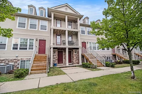 664 Lydia Ln, Pontiac, MI 48341