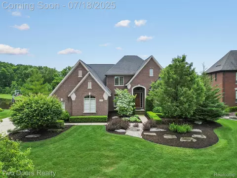 3551 Royal Berkshire Ln, Oakland, MI 48363