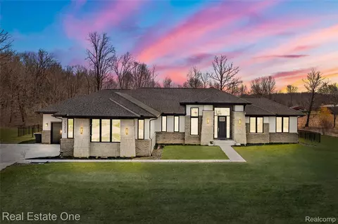 73404 Castle Ct, Armada, MI 48005