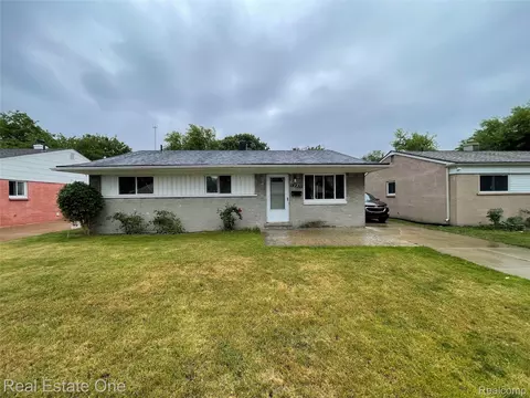 13211 Albany St, Oak Park, MI 48237