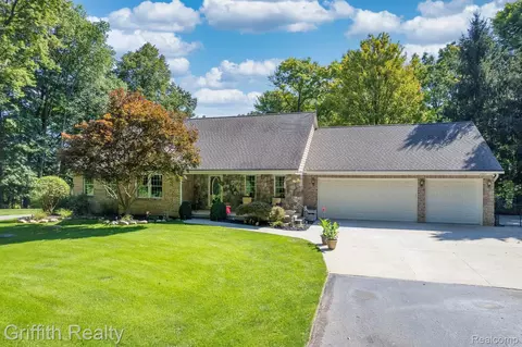 2385 Corlett Rd, Brighton, MI 48114