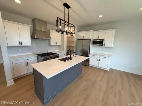 3482 Ponemah Dr, Fenton, MI 48430