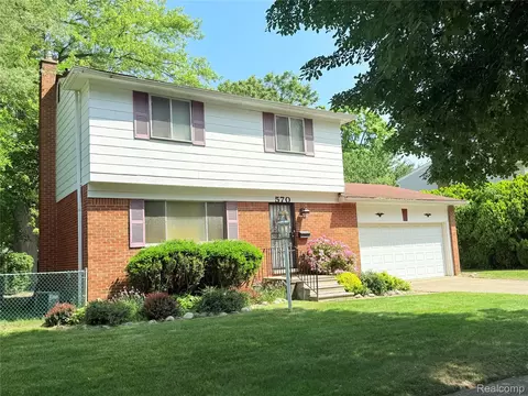 570 Clinton River Dr, Mount Clemens, MI 48043