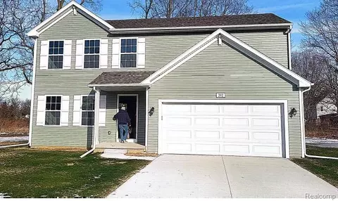 202 Kingsberry Dr, Blissfield, MI 49228