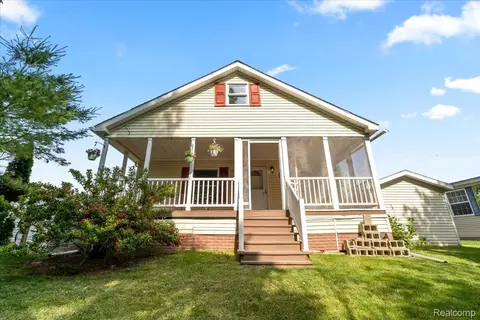 11054 Wood Run Cir, Green Oak, MI 48178