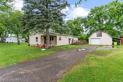 1059 Morris Hills Pkwy, Mount Morris, MI 48458