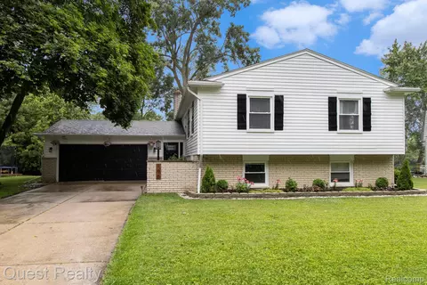 190 Scottsdale Dr, Troy, MI 48084