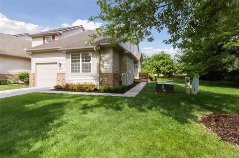 41683 Juniper Cir, Novi, MI 48377