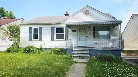 26400 Blumfield St, Roseville, MI 48066