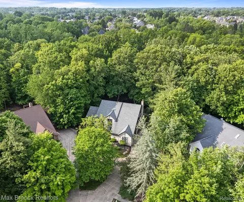 6224 Bromley Ct, West Bloomfield, MI 48322