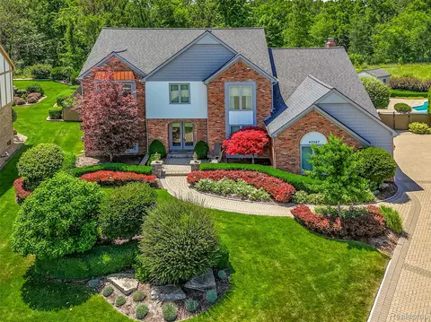 48367 Lake Valley Dr, Utica, MI 48317