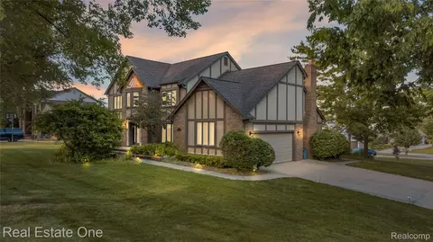 25006 Davenport Ave, Novi, MI 48374