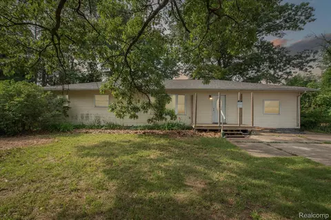 4060 Swarthout Rd, Pinckney, MI 48169
