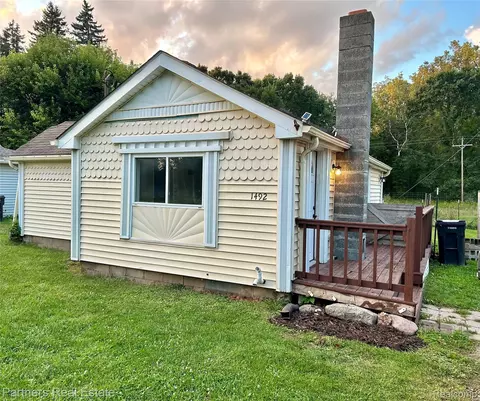 1492 Mason Rd, Howell, MI 48843