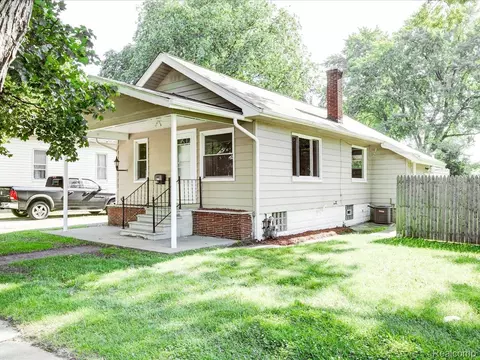 1918 16th St, Port Huron, MI 48060