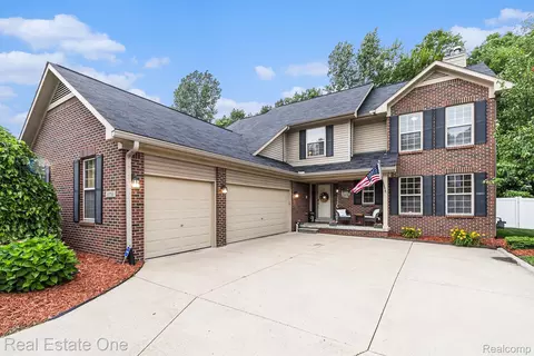 22754 Fawn Rd, Brownstown, MI 48183