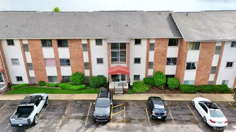 1924 Klingensmith Rd #68B, Bloomfield Hills, MI 48302