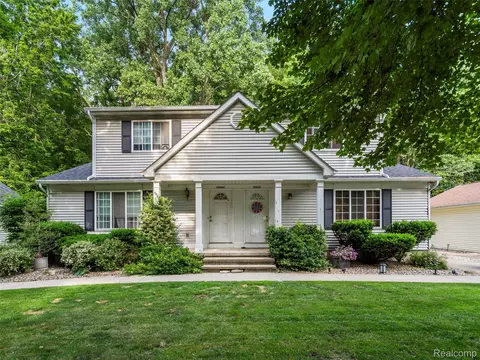 50695 Sass Rd, Chesterfield, MI 48047