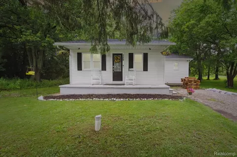 759 Elm St, Berlin, MI 48002