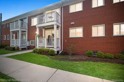 475 N Eton St #C7, Birmingham, MI 48009