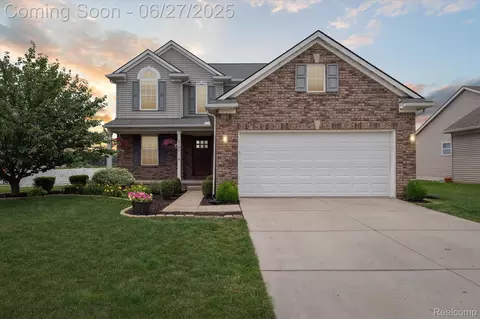 5105 Pembrooke St, Dundee, MI 48131